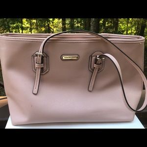 Cute Pink Purse That Would Look Good With Anything